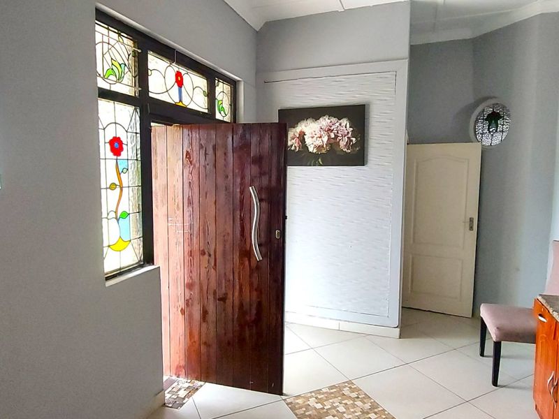 Spacious Family Home with Income Potential in the Heart of Vincent - Photo 6