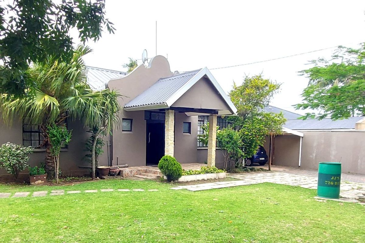Spacious Family Home with Income Potential in the Heart of Vincent - Photo 3