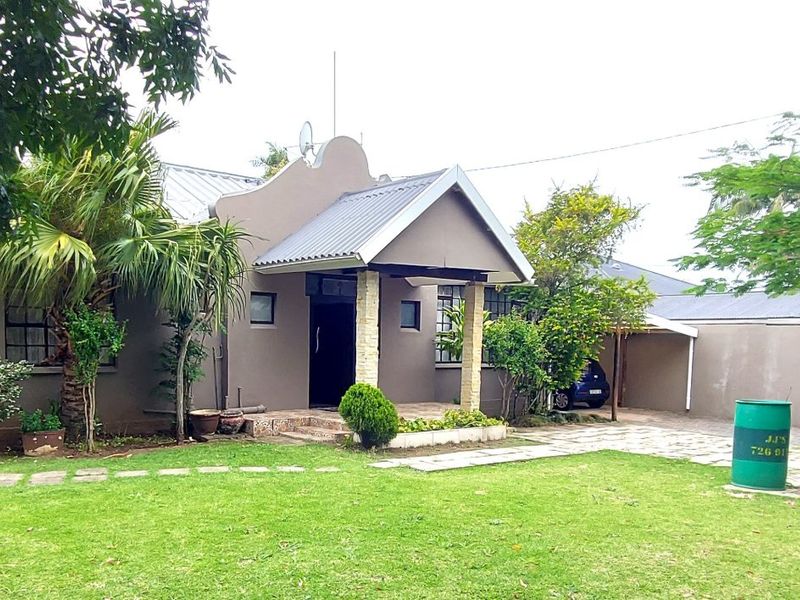 Spacious Family Home with Income Potential in the Heart of Vincent - Photo 3