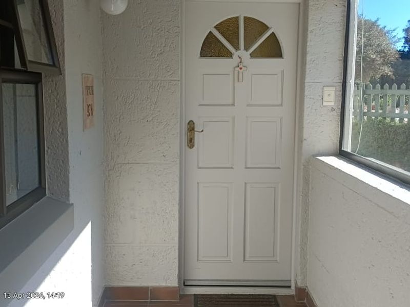 Secure Golf Estate Living – Stylish Ground-Floor Townhouse in Mossel Bay Golf Estate - Photo 4