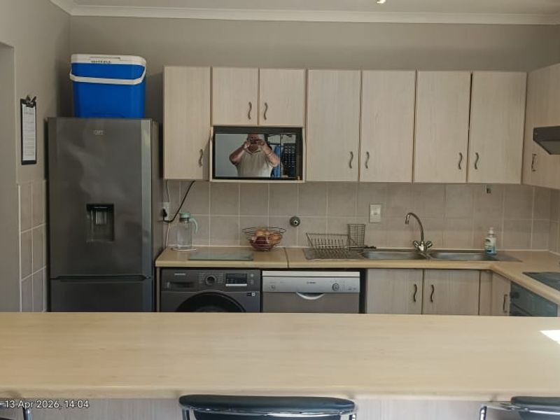 Secure Golf Estate Living – Stylish Ground-Floor Townhouse in Mossel Bay Golf Estate - Photo 6