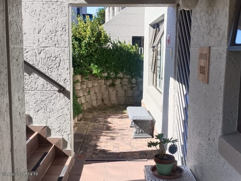 Secure Golf Estate Living – Stylish Ground-Floor Townhouse in Mossel Bay Golf Estate - Photo 5