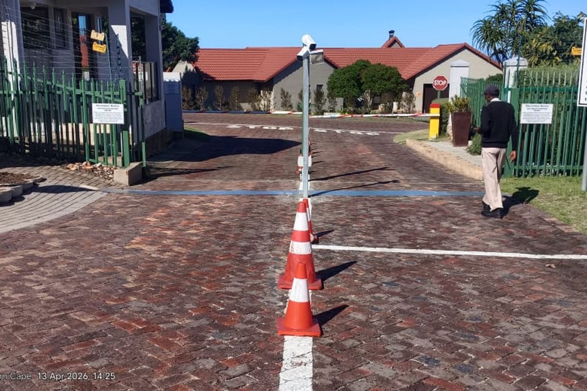 Secure Golf Estate Living – Stylish Ground-Floor Townhouse in Mossel Bay Golf Estate - Photo 3