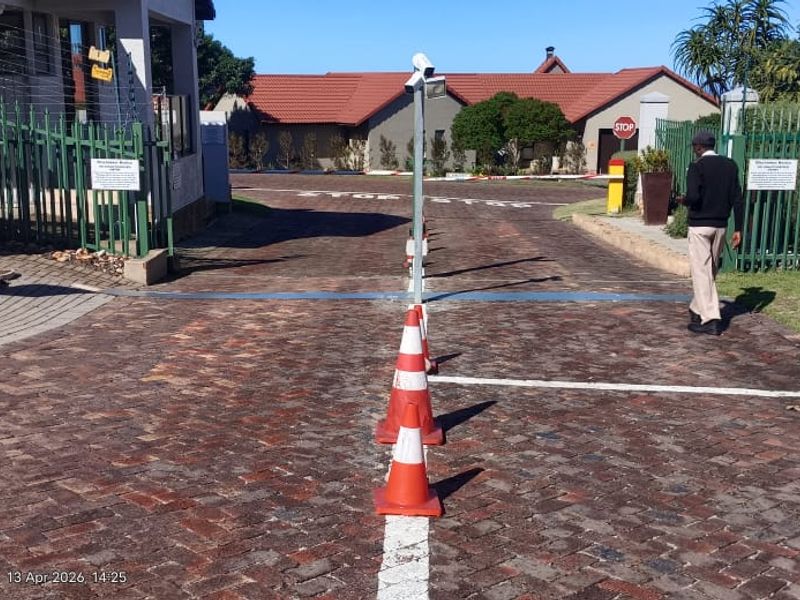 Secure Golf Estate Living – Stylish Ground-Floor Townhouse in Mossel Bay Golf Estate - Photo 3