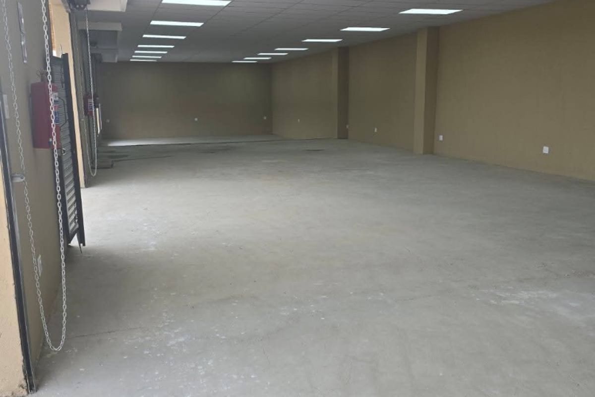 PRIME COMMERCIAL PROPERTY TO RENT – MAIN ROAD EXPOSURE   Take your business to the next level with this well-positioned commercial property, perfectly located on a busy main road for maximum visibility and accessibility.  Property Features: 	•	Spacious 300m2 workshop 	•	Ideal for a variety of businesses 	•	Main road frontage – great exposure for signage and clients 	•	Safe and secure premises 	•	Prepaid electricity 	•	Three-phase power – perfect for machinery and industrial use  Whether you’re expanding or starting fresh, this versatile space offers everything you need to run a successful operation.  Don’t miss out on this excellent opportunity to grow your business! - Photo 3