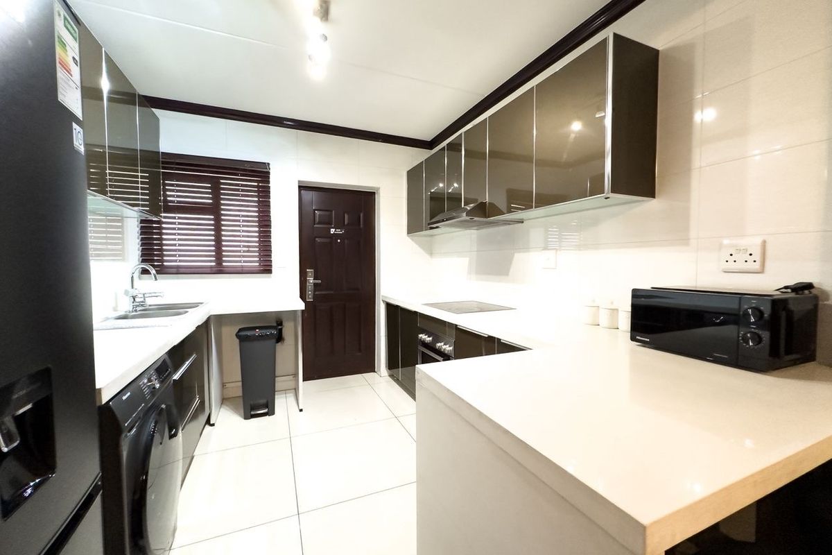 Modern 2 bedroom apartment in Craigavon  - Photo 3