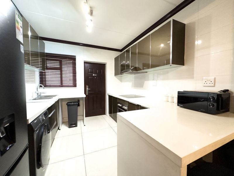 Modern 2 bedroom apartment in Craigavon  - Photo 3