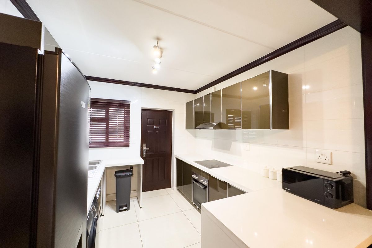 Modern 2 bedroom apartment in Craigavon  - Photo 4