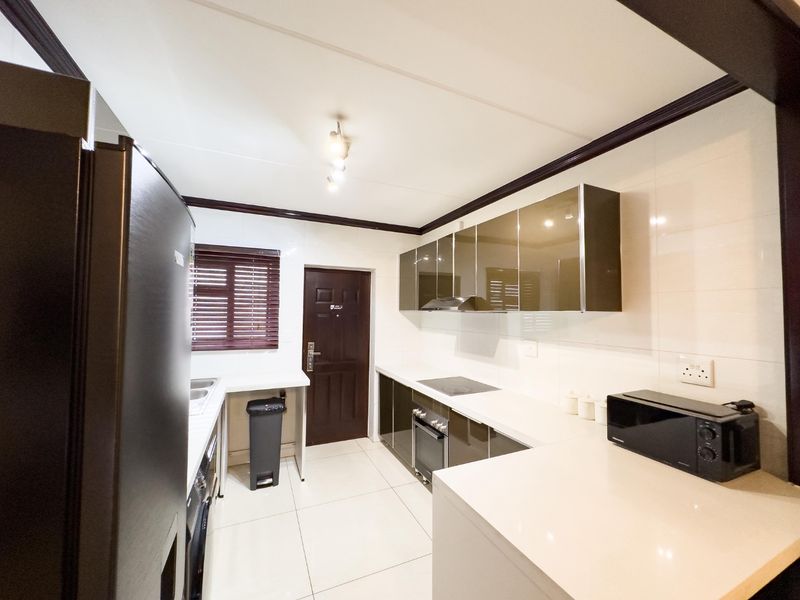 Modern 2 bedroom apartment in Craigavon  - Photo 4