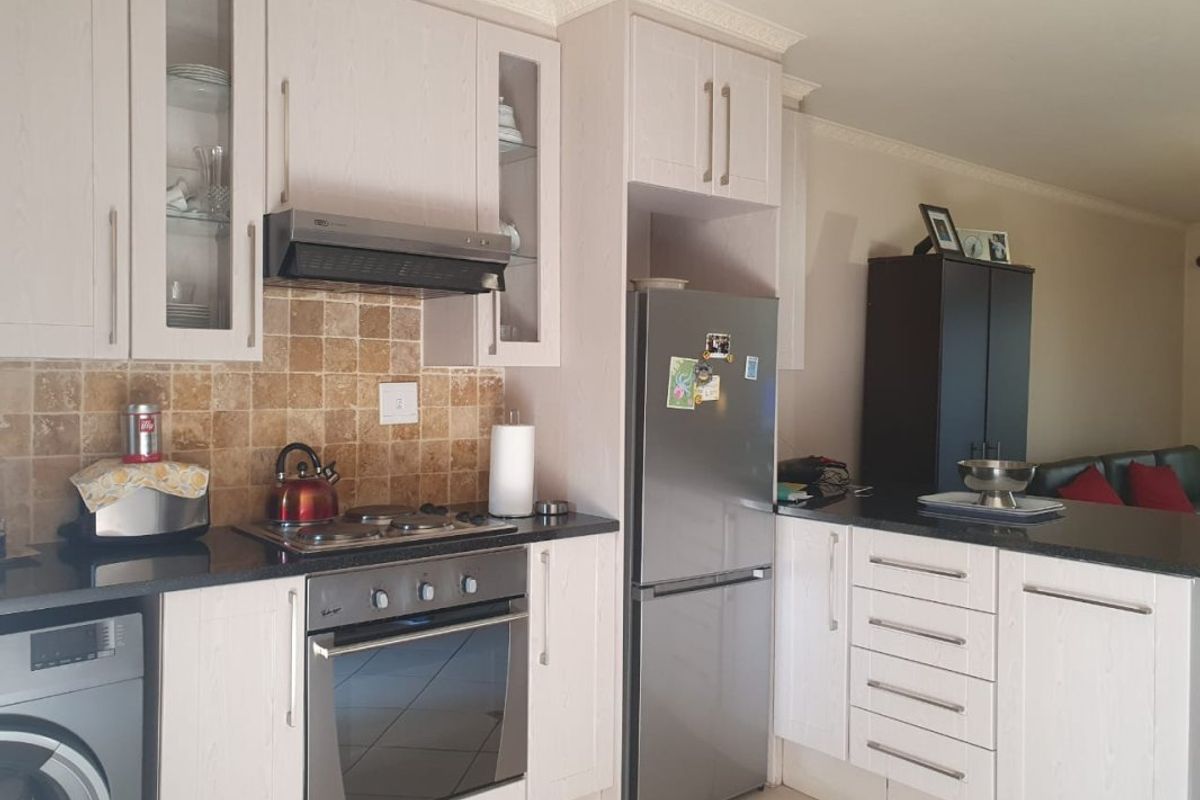 Charming 2-Bedroom Townhouse in Secure Boomed Area – Perfect for Comfortable Living! - Photo 5