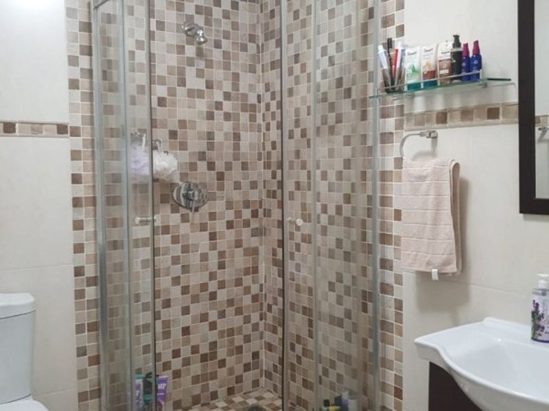 Charming 2-Bedroom Townhouse in Secure Boomed Area – Perfect for Comfortable Living! - Photo 3