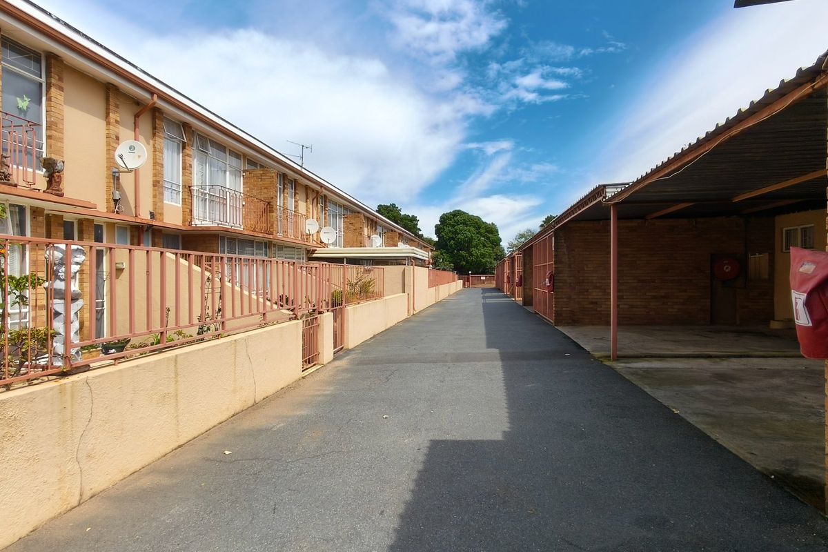 Sunny Townhouse in Krugersdorp North with Open Plan Living - Photo 2