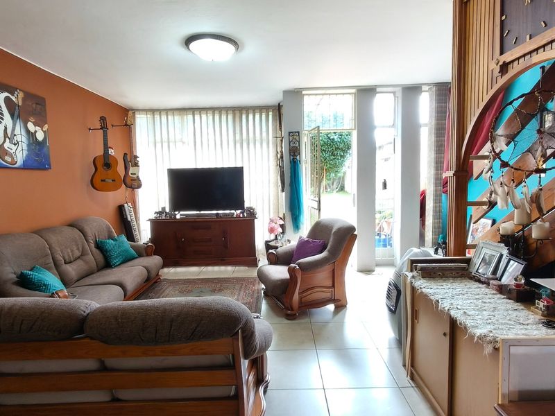 Sunny Townhouse in Krugersdorp North with Open Plan Living - Photo 9