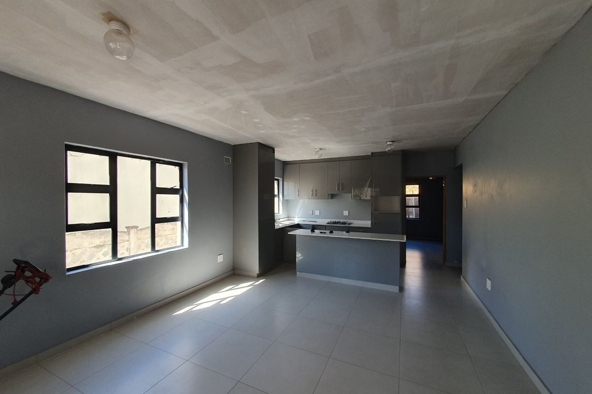 Bright Apartment with Modern Kitchen - Photo 4