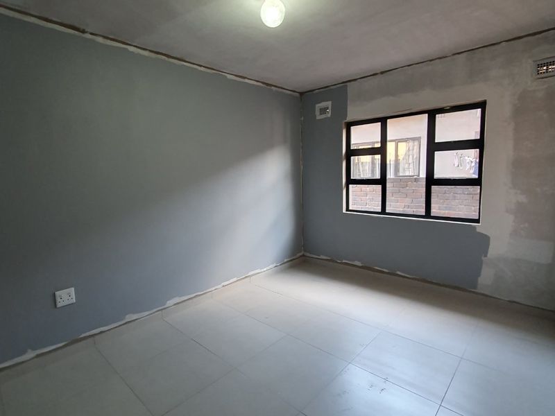 Bright Apartment with Modern Kitchen - Photo 7