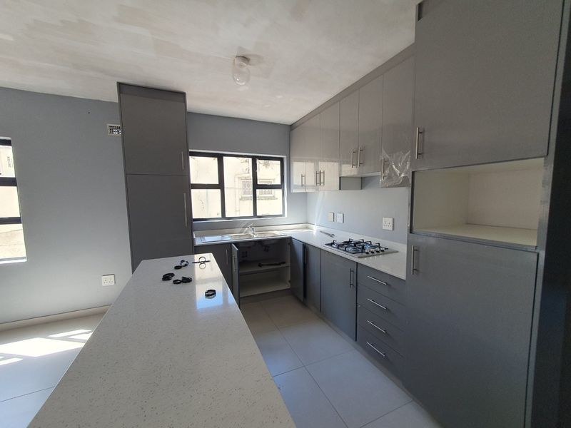 Bright Apartment with Modern Kitchen - Photo 6