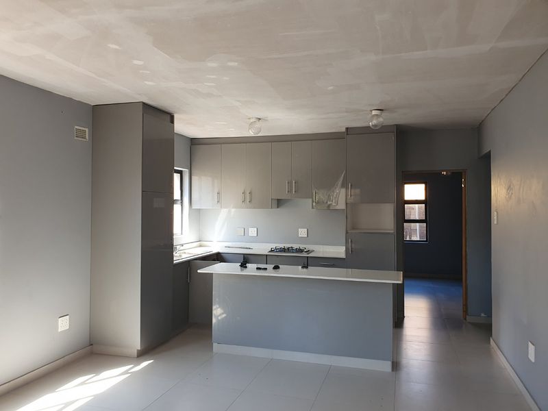 Bright Apartment with Modern Kitchen - Photo 3