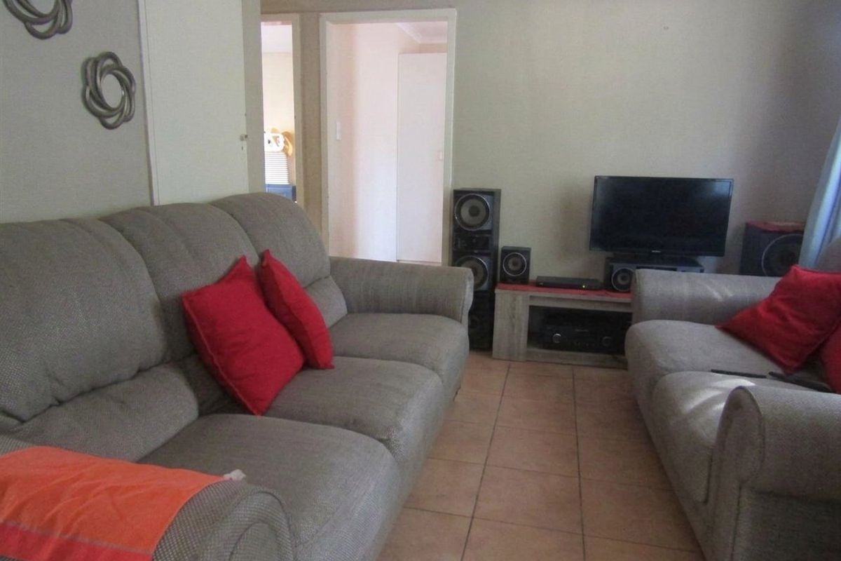 House for sale in Ipelegeng, Thabazimbi  - Photo 2