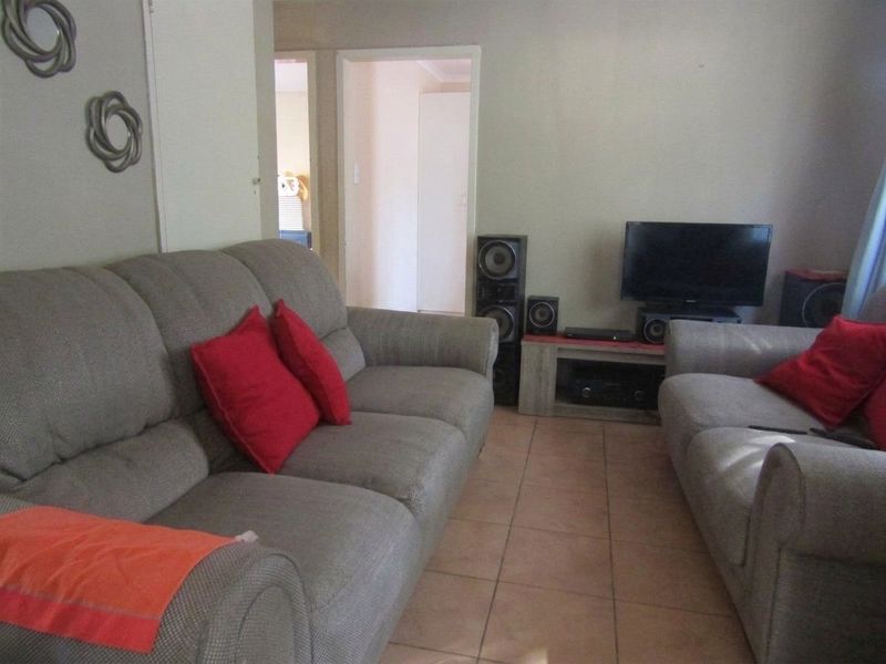 House for sale in Ipelegeng, Thabazimbi  - Photo 2