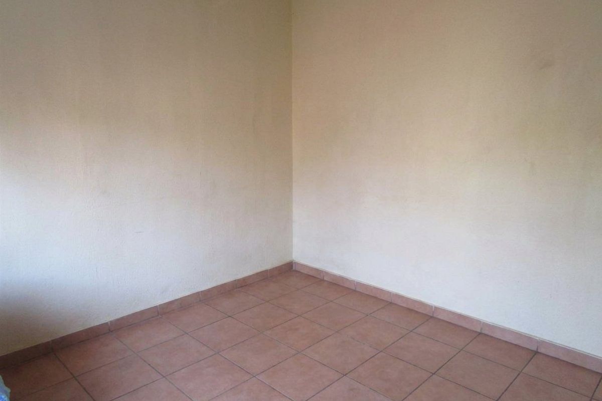 House for sale in Ipelegeng, Thabazimbi  - Photo 5