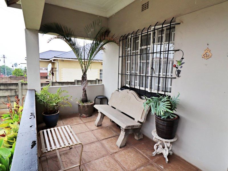 3 Bedroom Home in Wannenburg - Photo 2