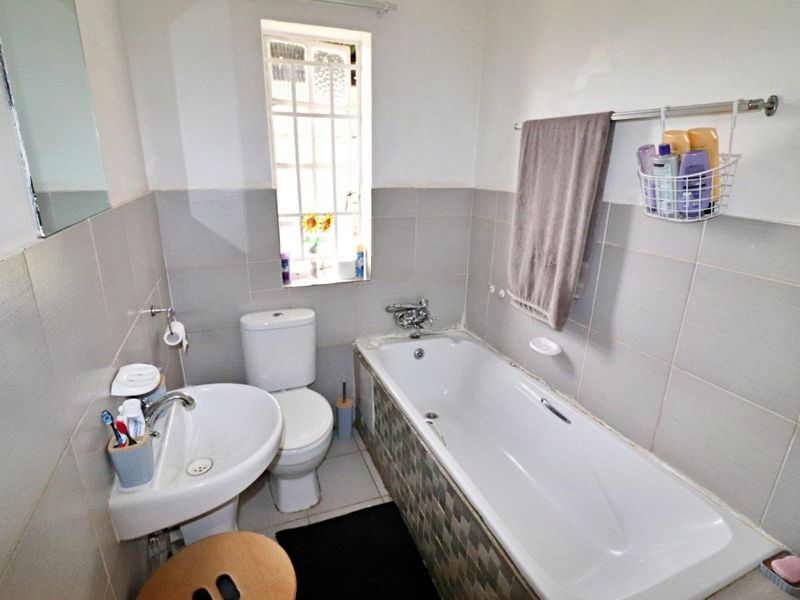 3 Bedroom Home in Wannenburg - Photo 8