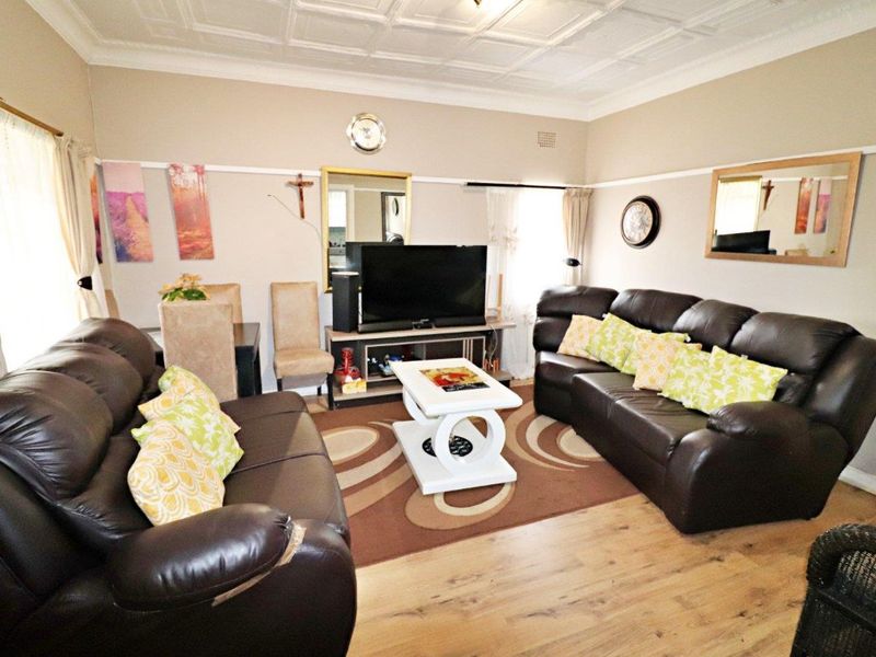 3 Bedroom Home in Wannenburg - Photo 3