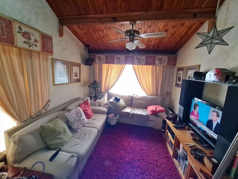 Spacious and Versatile Family Home - Photo 3