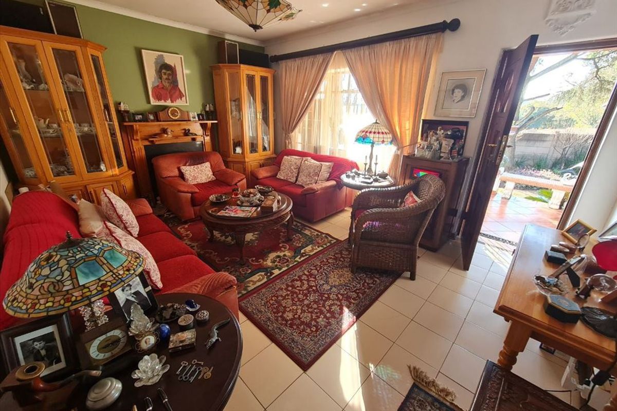 Spacious and Versatile Family Home - Photo 2