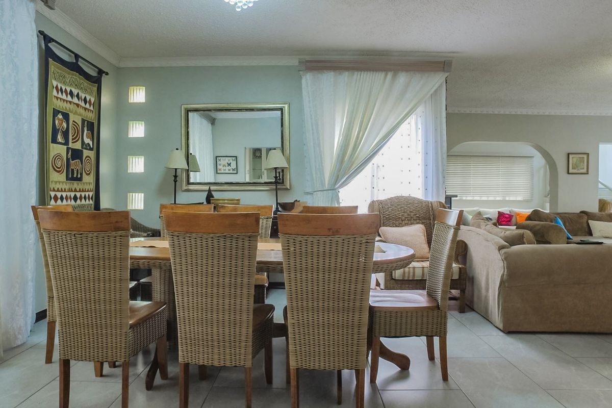 To let in Umhlanga, Beautifully designed 6 bedroom home with stunning sea views. - Photo 5