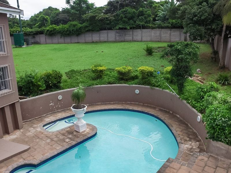 To let in Umhlanga, Beautifully designed 6 bedroom home with stunning sea views. - Photo 3