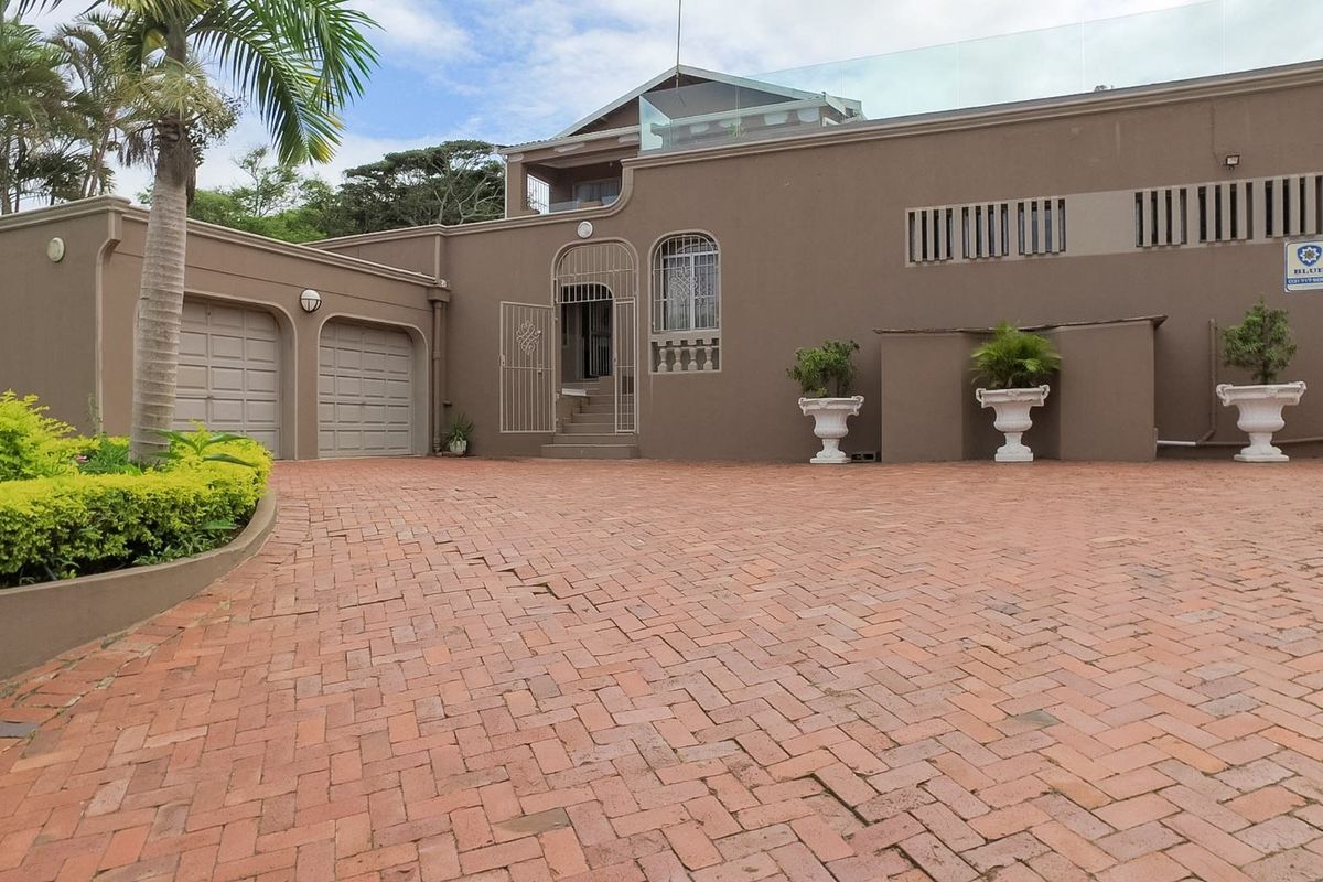 To let in Umhlanga, Beautifully designed 6 bedroom home with stunning sea views. - Photo 2