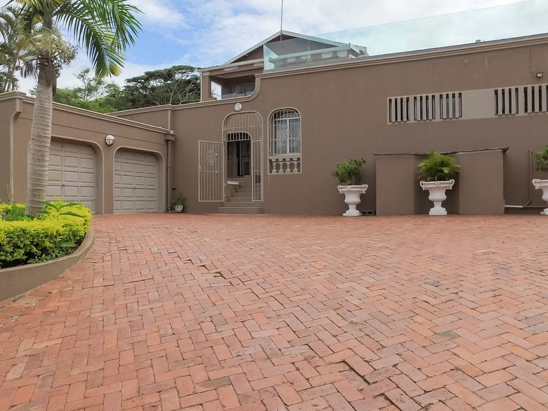 To let in Umhlanga, Beautifully designed 6 bedroom home with stunning sea views. - Photo 2