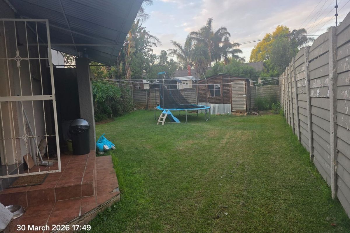 Spacious family home in Van Riebeeck Park to Rent - Photo 4