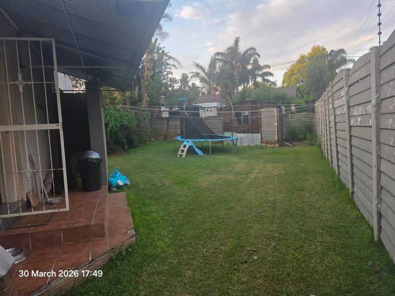 Spacious family home in Van Riebeeck Park to Rent - Photo 4