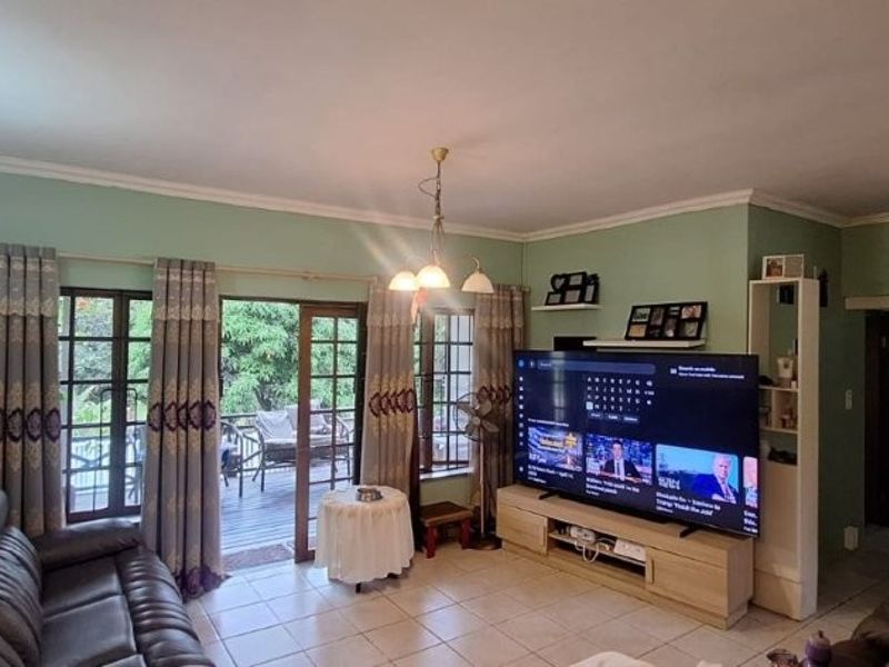 Spacious 3 Bedroom Townhouse In A Peaceful Estate - Photo 10