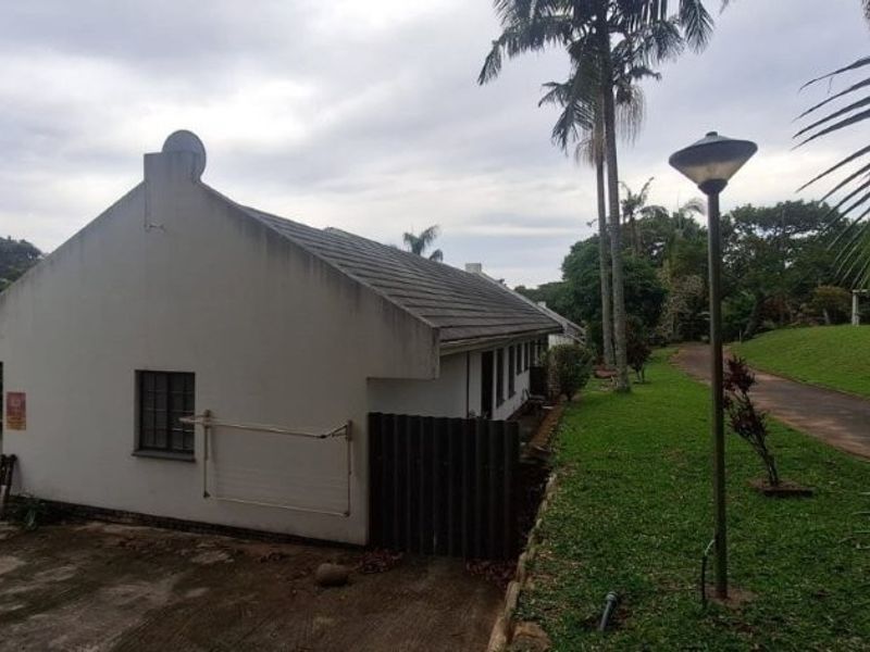 Spacious 3 Bedroom Townhouse In A Peaceful Estate - Photo 3