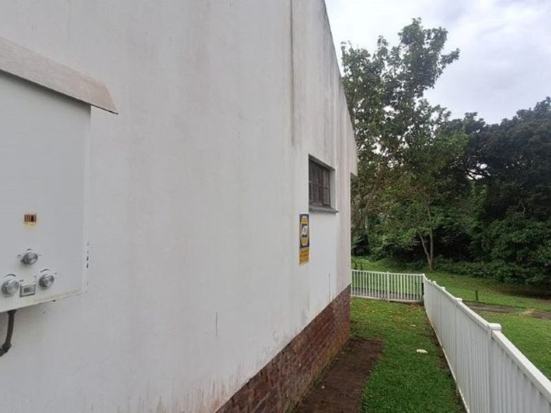 Spacious 3 Bedroom Townhouse In A Peaceful Estate - Photo 7