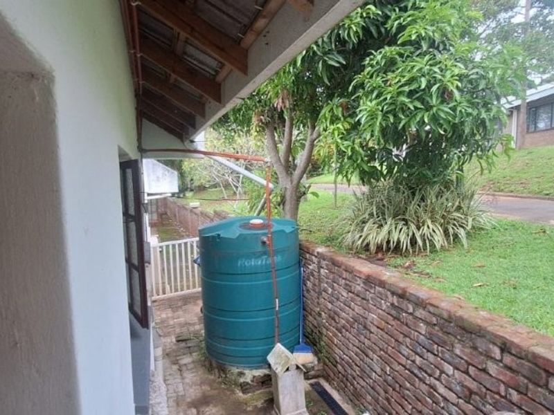 Spacious 3 Bedroom Townhouse In A Peaceful Estate - Photo 6