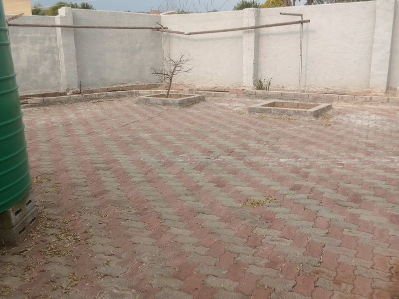 "LUXURIOUS 3-BEDROOM HOME WITH MODERN AMENITIES AND SPACIOUS LIVING AREAS IN CRADOCK" - Photo 5