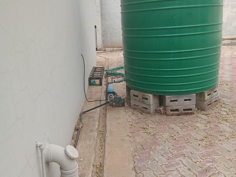 "LUXURIOUS 3-BEDROOM HOME WITH MODERN AMENITIES AND SPACIOUS LIVING AREAS IN CRADOCK" - Photo 6