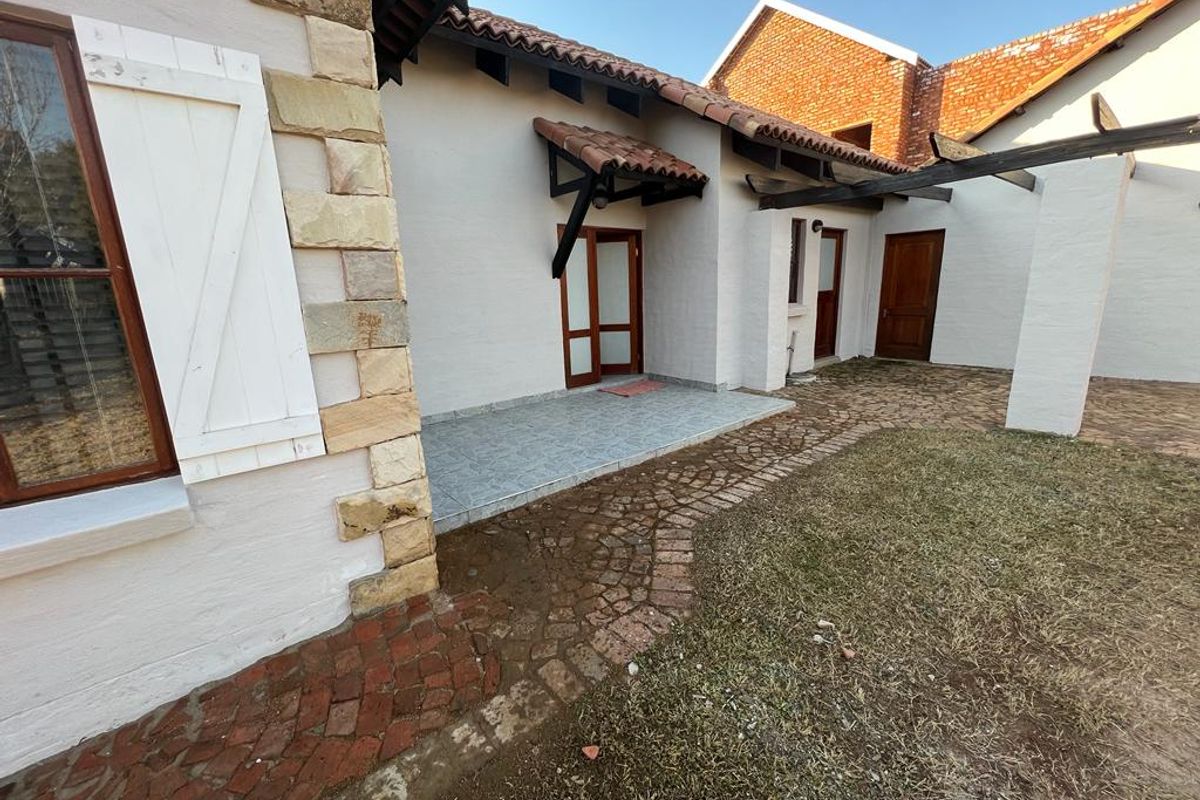 Stylish family home in La Camargue estate - Photo 3