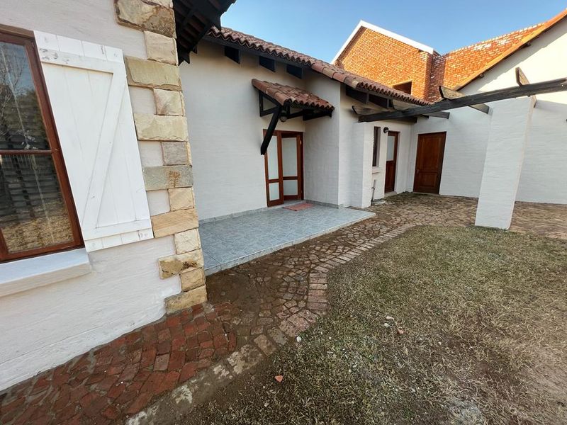 Stylish family home in La Camargue estate - Photo 3