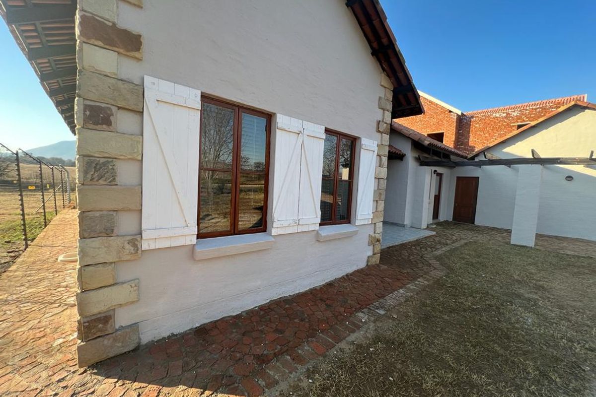 Stylish family home in La Camargue estate - Photo 4