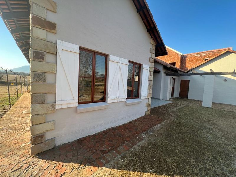 Stylish family home in La Camargue estate - Photo 4