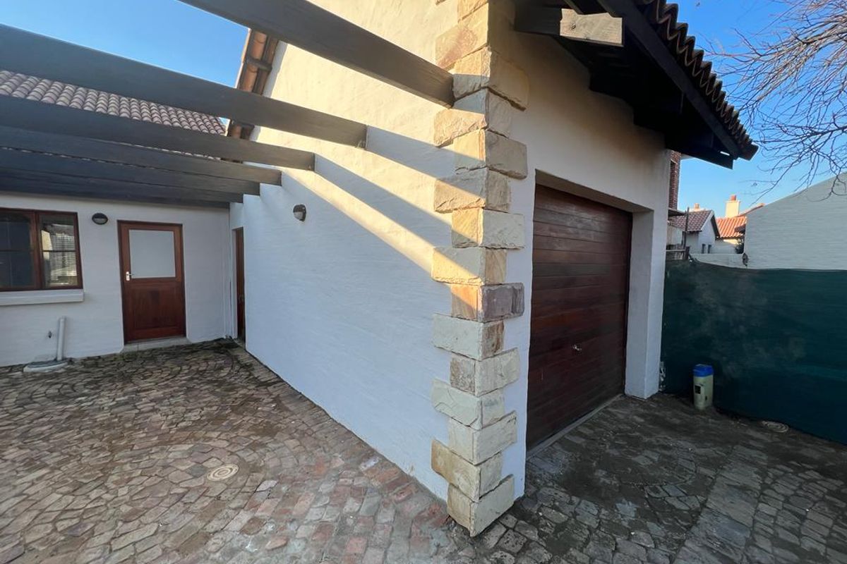 Stylish family home in La Camargue estate - Photo 5