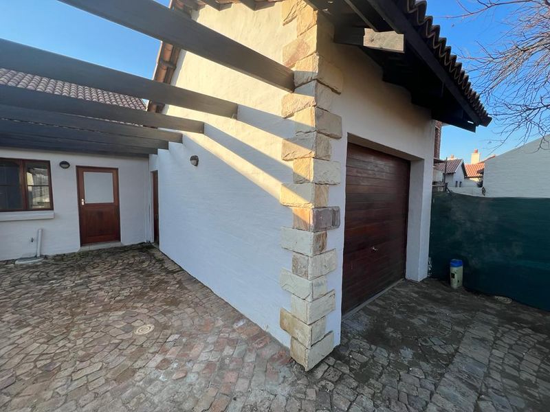 Stylish family home in La Camargue estate - Photo 5