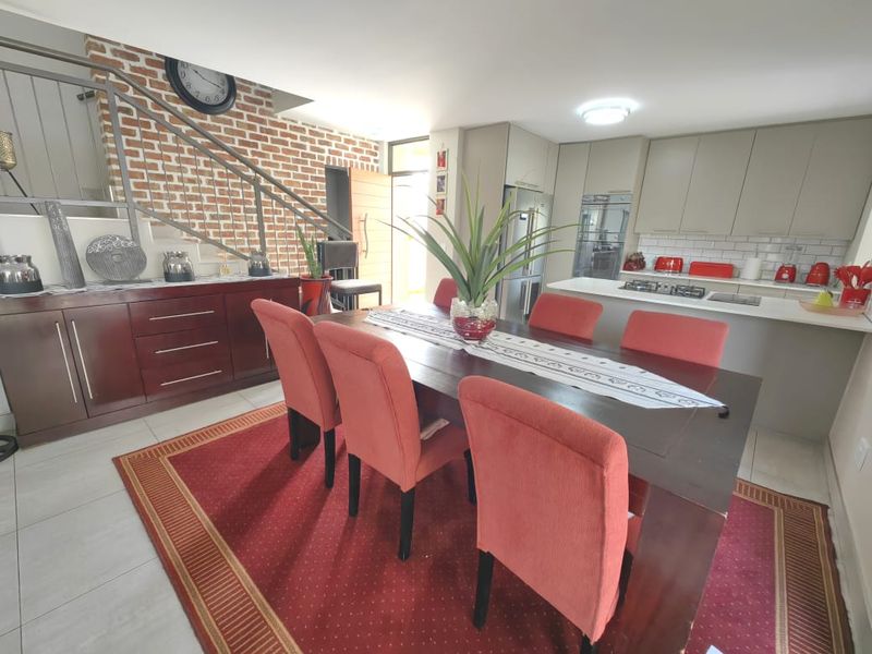 Lux Lock-up Family Home in La Camargue Estate - Photo 4