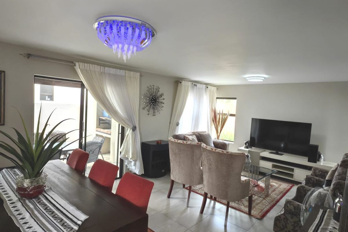 Lux Lock-up Family Home in La Camargue Estate - Photo 5