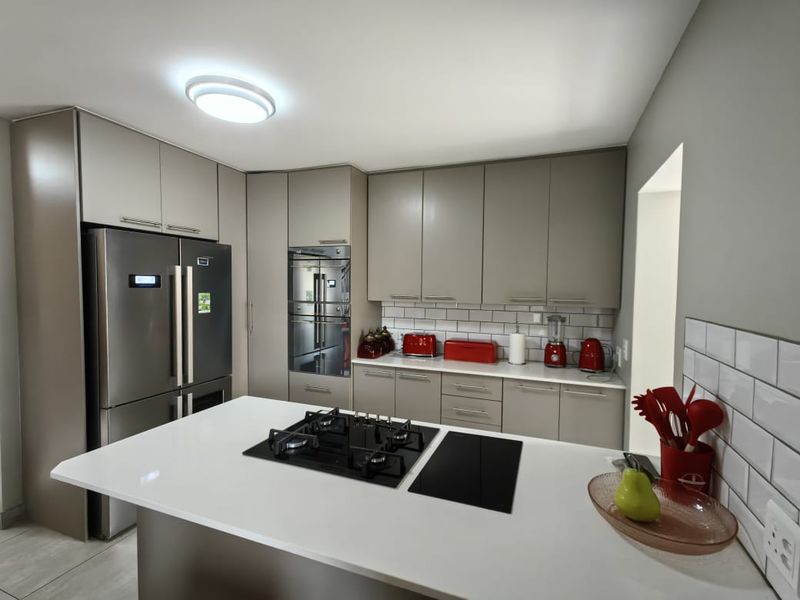 Lux Lock-up Family Home in La Camargue Estate - Photo 10